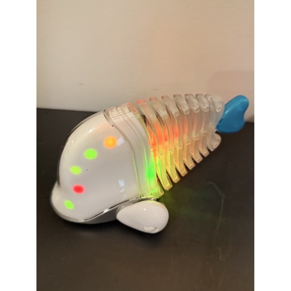 Hasbro Sega iFish 2006 Dancing LightUp Musical Electronic Fish Toy Speaker Mimic